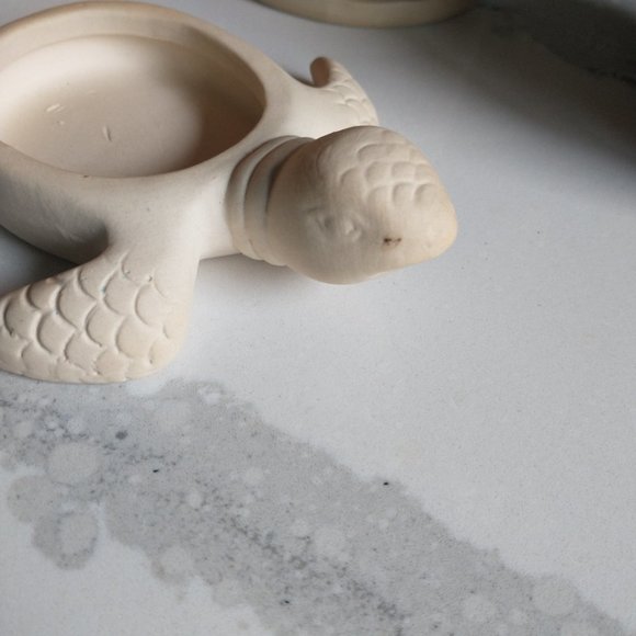 Ceramic Turtle Warmer and Essential Oil Burner - Picture 5 of 5